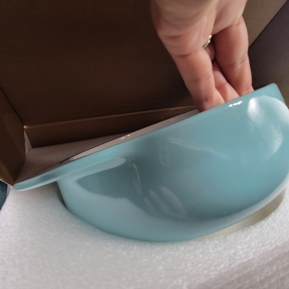 KitchenAid 2.25 QT Round Casserole Baker Light BLUE Verified Stoneware Handles - Picture 6 of 8